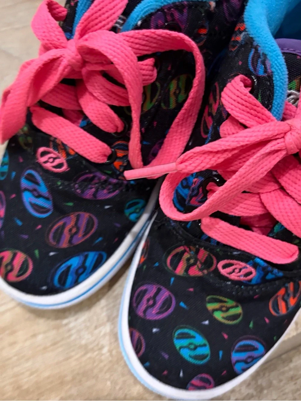 Heelys Kids Black Skate Shoe with Pink Laces and Blue Trim size 1